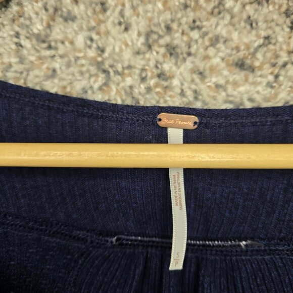 Free People Leo Henley Top Womens Small Blue Oversized Waffle Knit Thermal - Picture 6 of 7